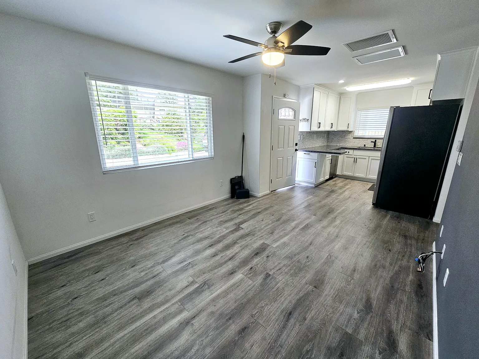 Studio, 500 sqft, $1,800 — Photo 4