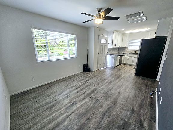 4th image of 703 W College St #Adu