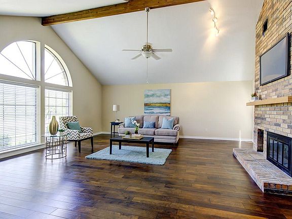 3rd image of 1612 Crooked Creek Dr