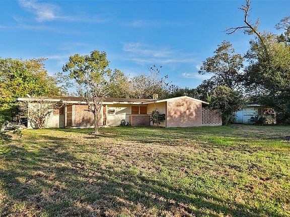 3rd image of 8511 Wateka Dr