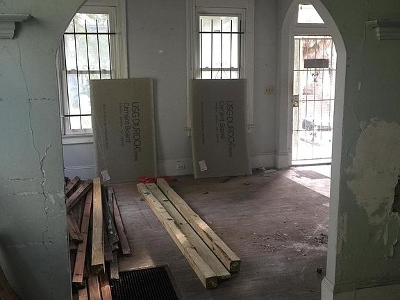 4th image of 347 W 7th St