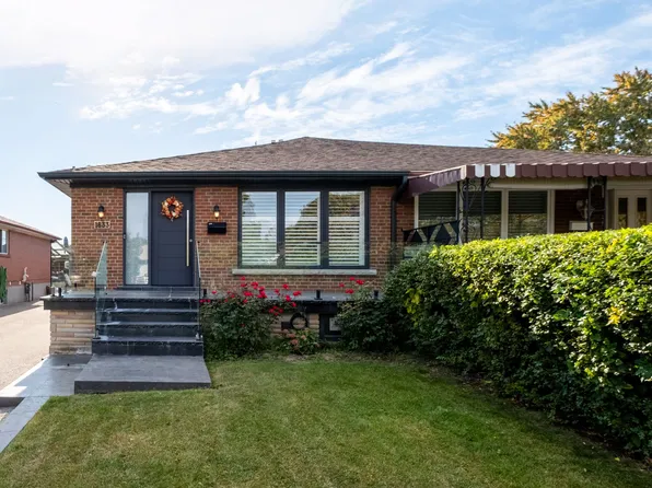 1633 Coram Cres, Mississauga, ON L4X 1L1