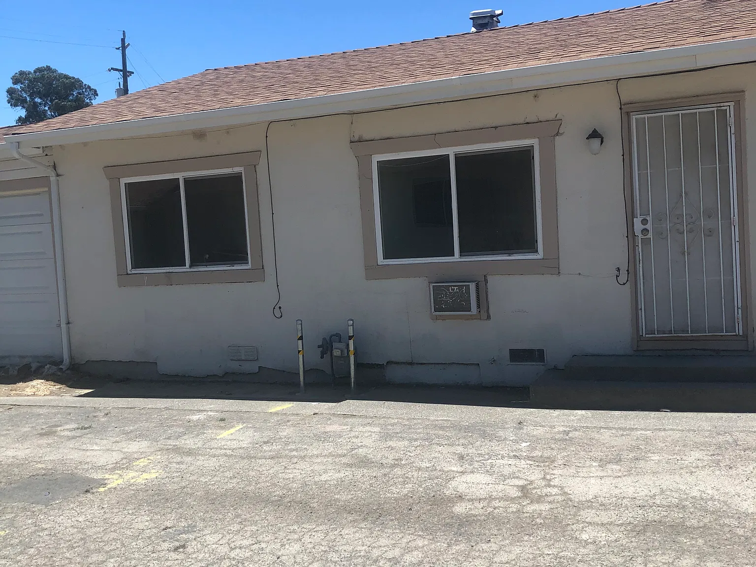2 bed, 700 sqft, $1,800 — Photo 1