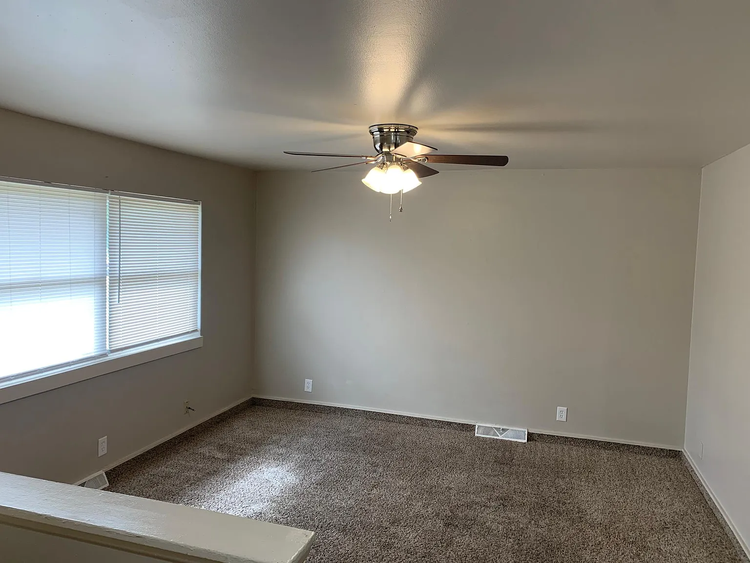 3 bed, 1.5 bath, 1200 sqft, $1,150 — Photo 3