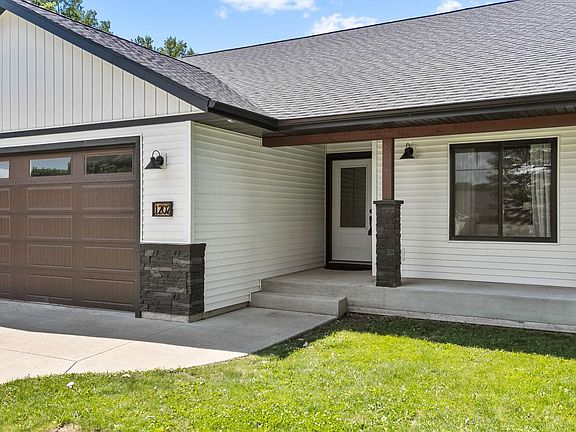 3rd image of W1202 Oakridge Ct