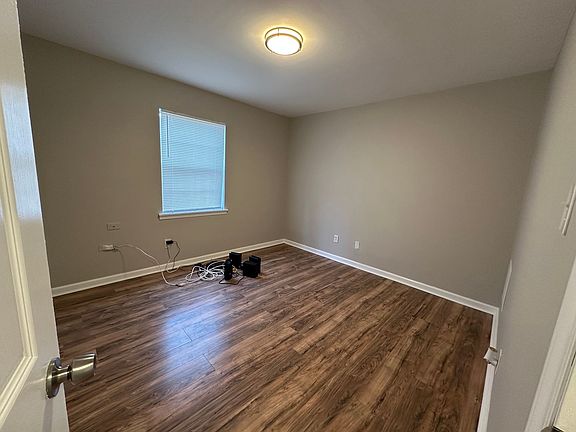 5th image of 614 Davie Ave APT A