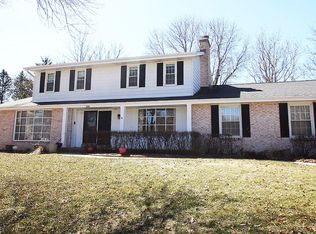 3008 E View Ct, Waukesha, WI 53188