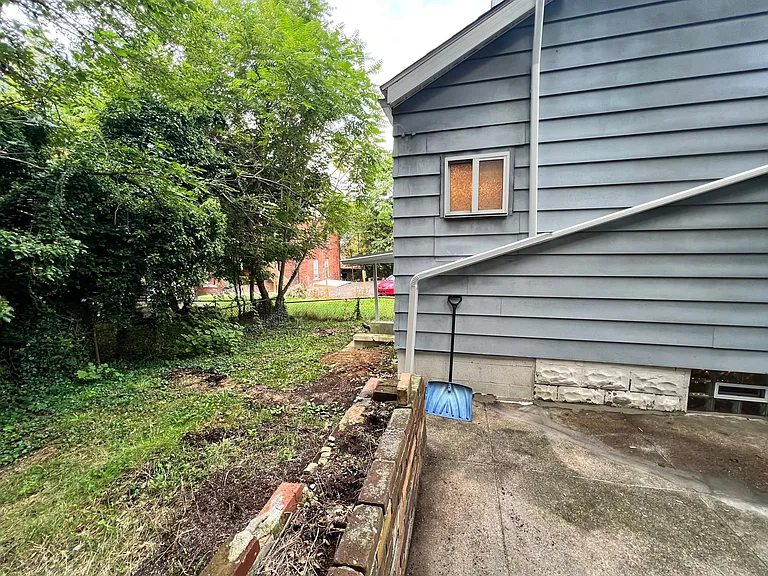 2127 Milligan Ave — Photo 10