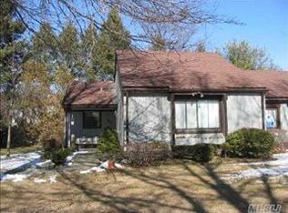 205 Strathmore Gate Dr, Stony Brook, NY 11790