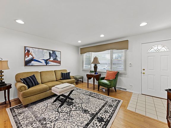 3rd image of 10148 Hibiscus Dr