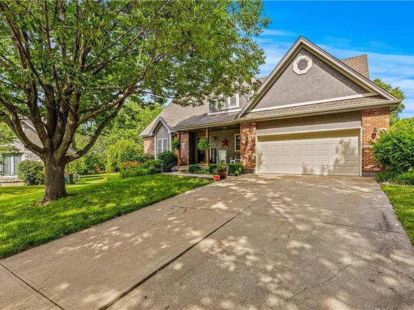 1005 SE Oak Hill Dr, Lees Summit, MO 64081