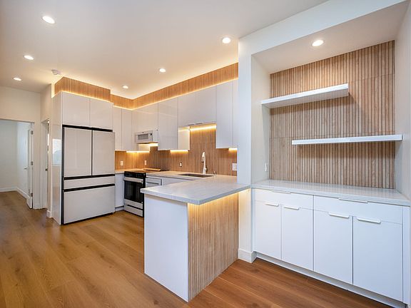4th image of 1448 S Holt Ave #1
