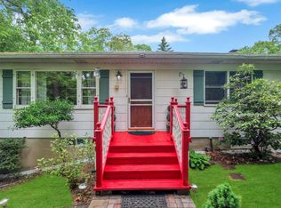 21 Valley Rd, Stony Brook, NY 11790