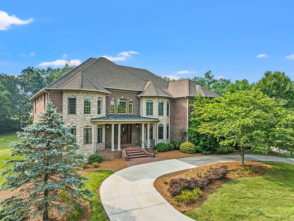 1st image of 209 Cambridge Ln