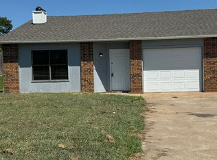 2435 W Gum St, Rogers, AR 72758