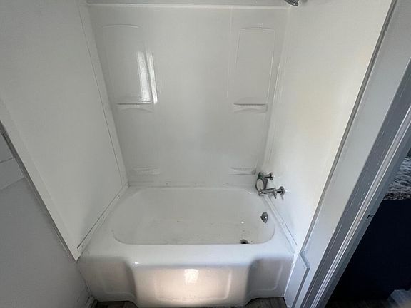 4th image of 803 E West St