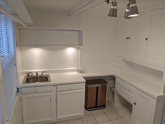 5th image of 1990 Green St APT A
