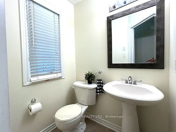 5th image of 149 S Tandalee Cres