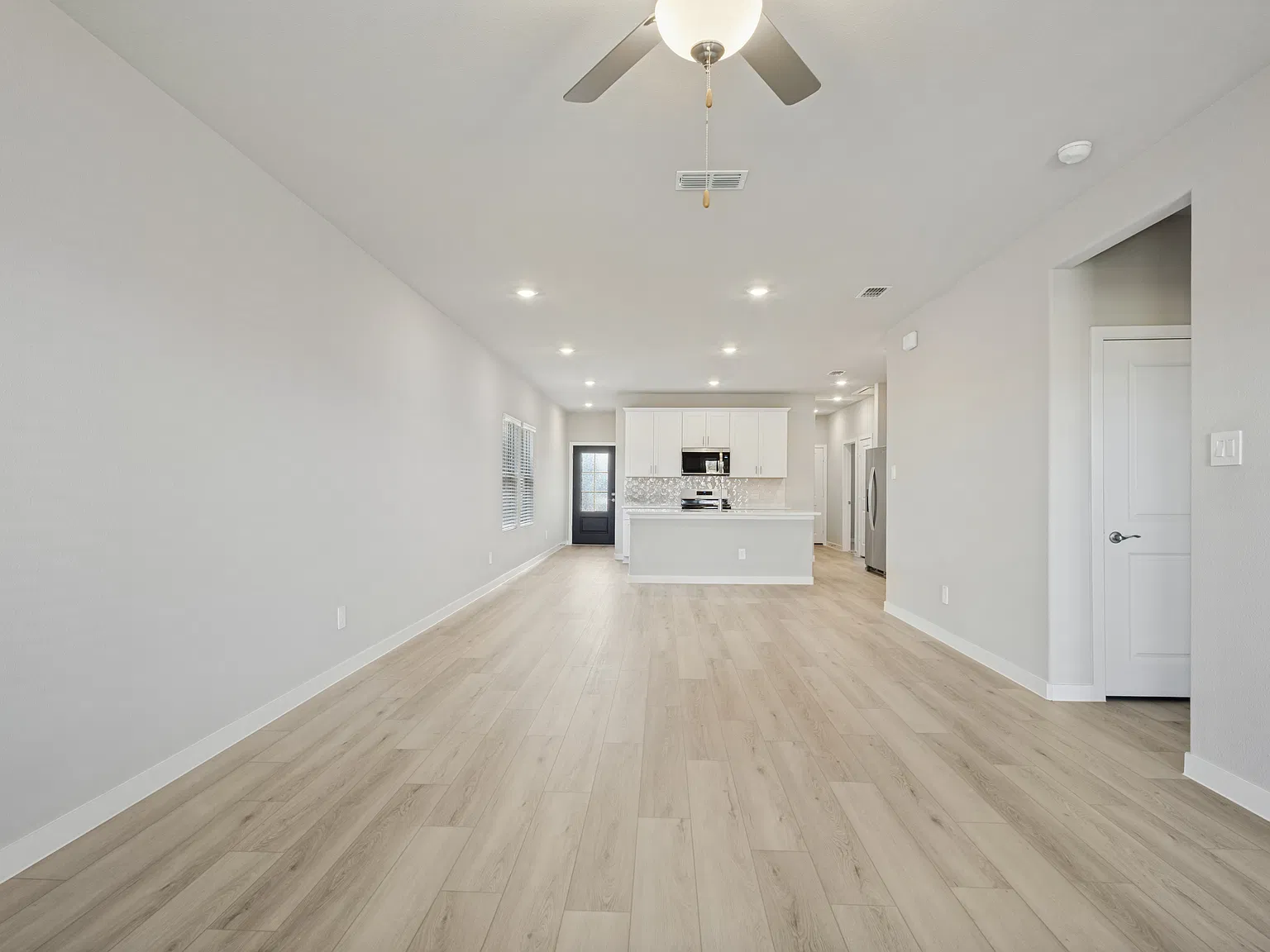 3 bed, 1498 sqft, $1,995 — Photo 3
