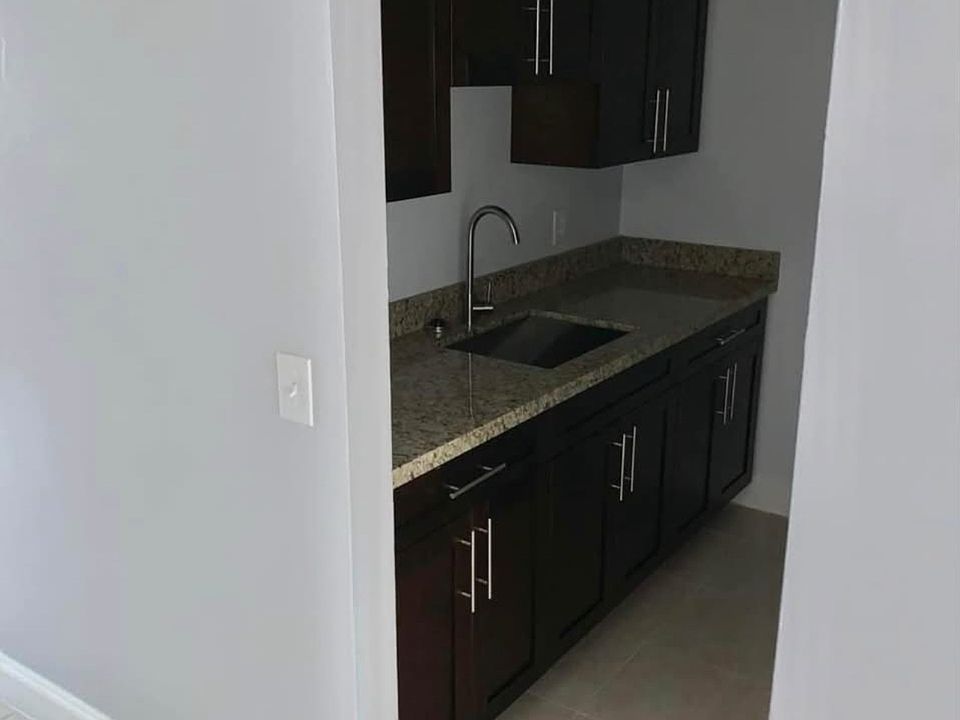 1st image of 521 Hunter St #2