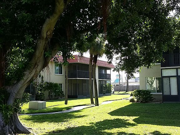 4th image of 201 Saint Lucie Ln APT 406
