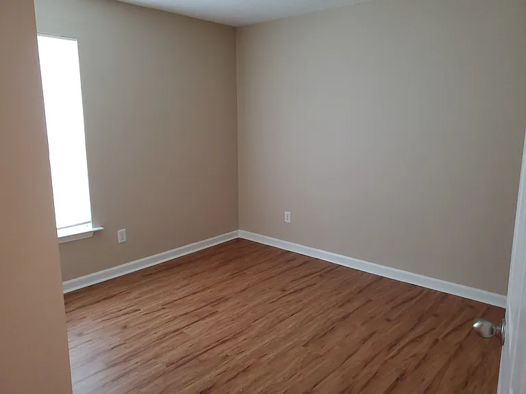 365 Cottage Dr — Photo 4