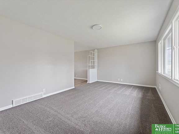 4th image of 9153 Sprague St