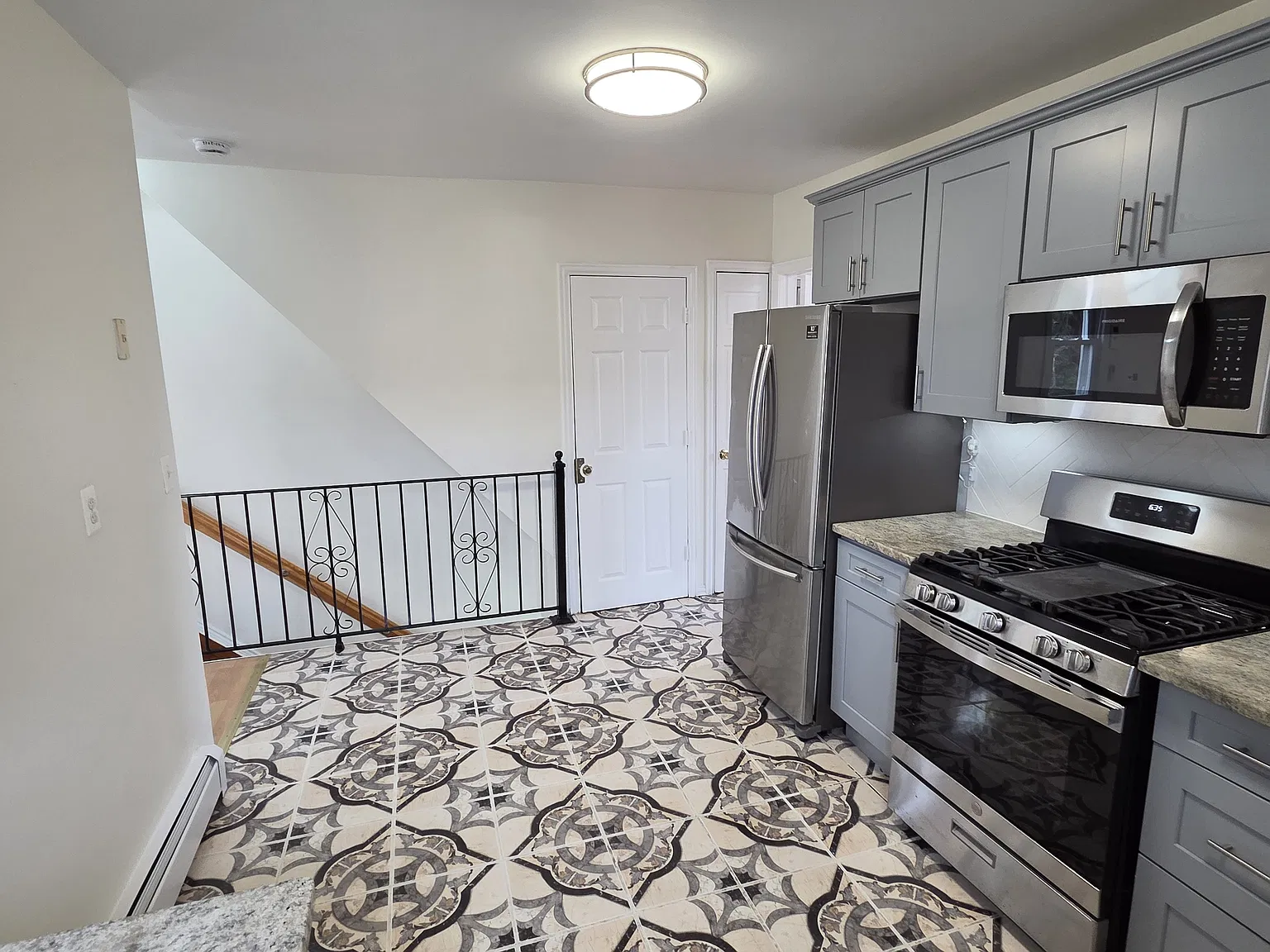 2 bed, 900 sqft, $2,700 — Photo 2