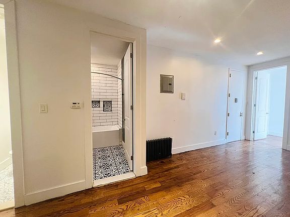 4th image of 1305 Herkimer St #1