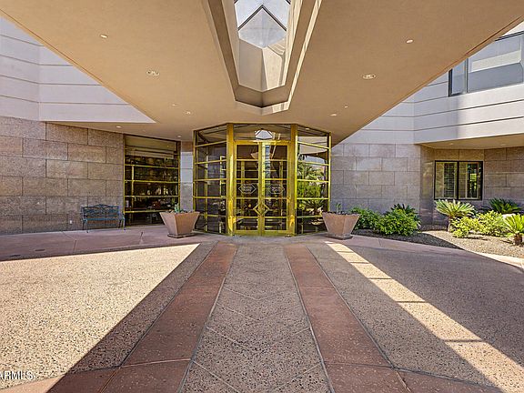 5th image of 1040 E OSBORN Road #402
