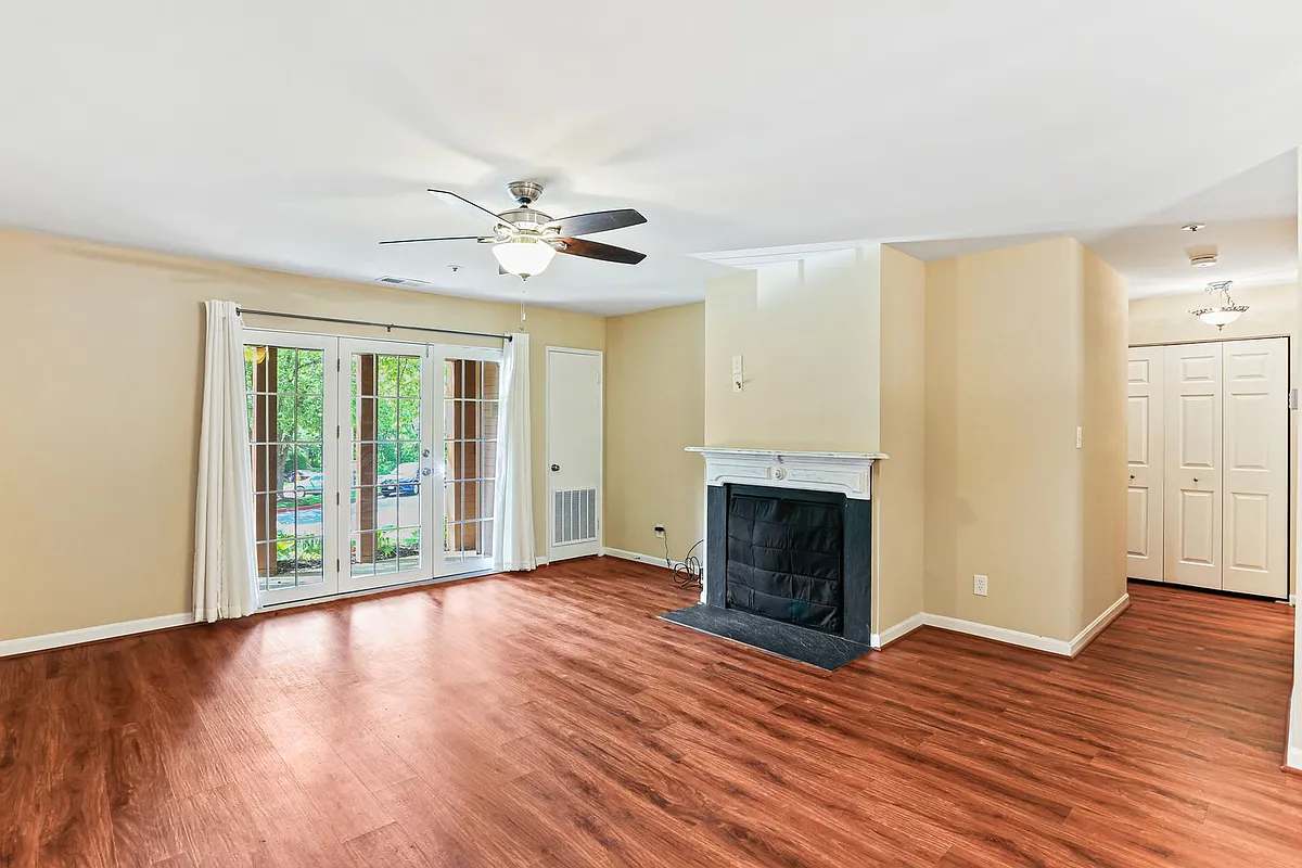 Building Photo - 4934 Columbia Rd #1