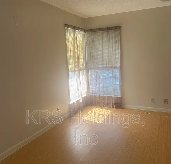 1384B Hunters Rd — Photo 3