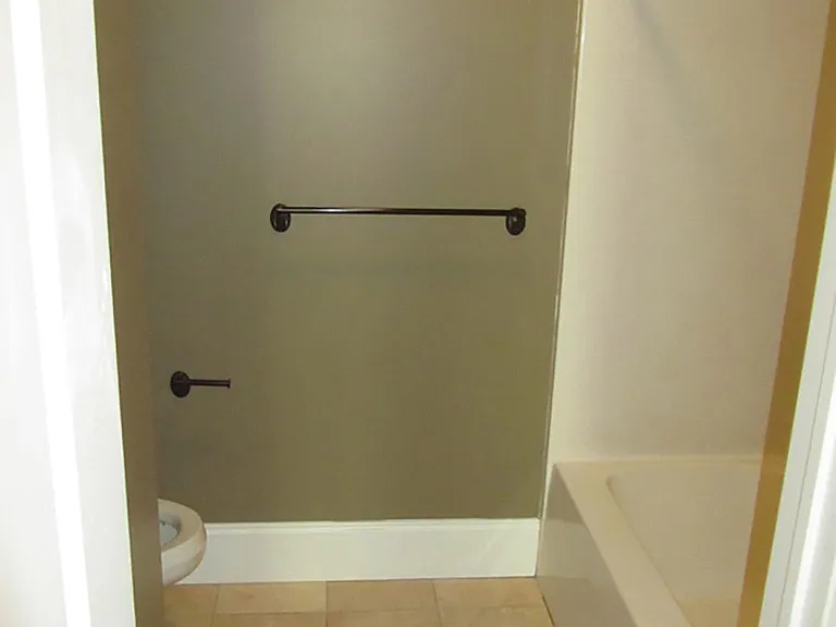664 University Ave #4 — Photo 4