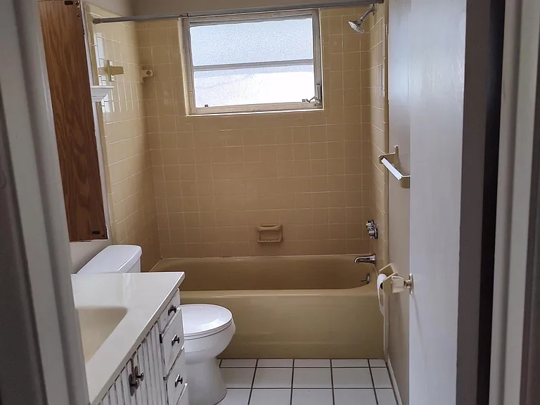489 Jewel Ct #1 — Photo 6