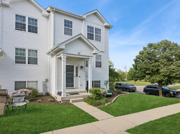 596 N Triumph Ct, Hainesville, IL 60073