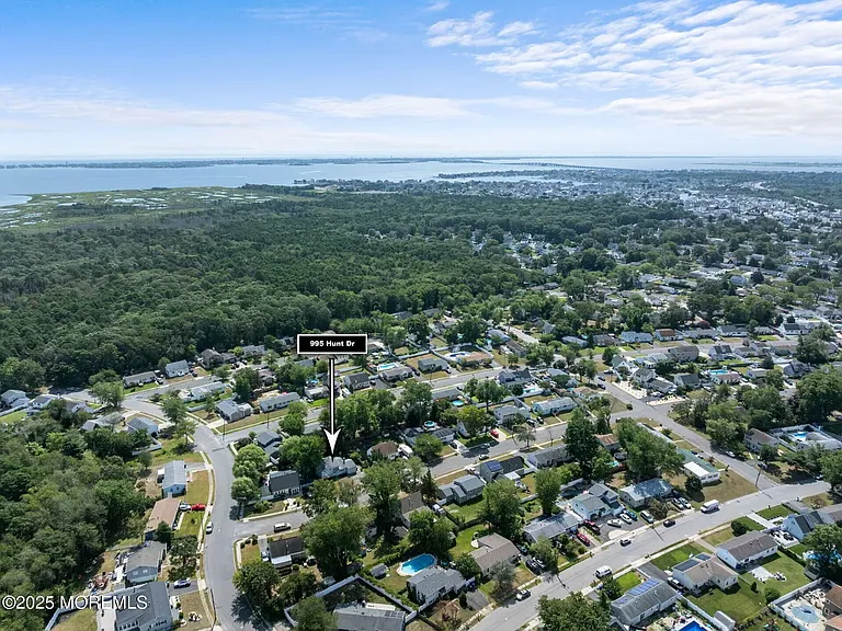 995 Hunt Dr — Photo 15