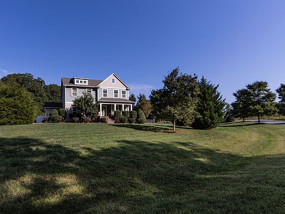 2nd image of 2100 Darian Way