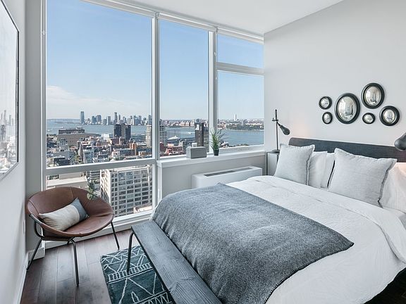 3rd image of 507 W 28th St APT 33A