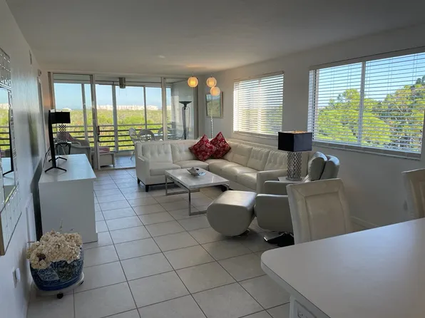 15171 Cedarwood Ln, Naples, FL