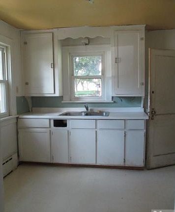 2nd image of 851 8th Ave S