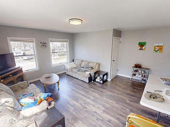 4th image of 120 N Summit St #2