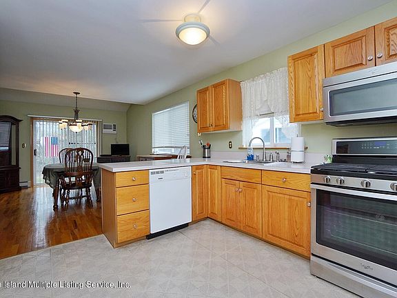 5th image of 349 Mosely Ave