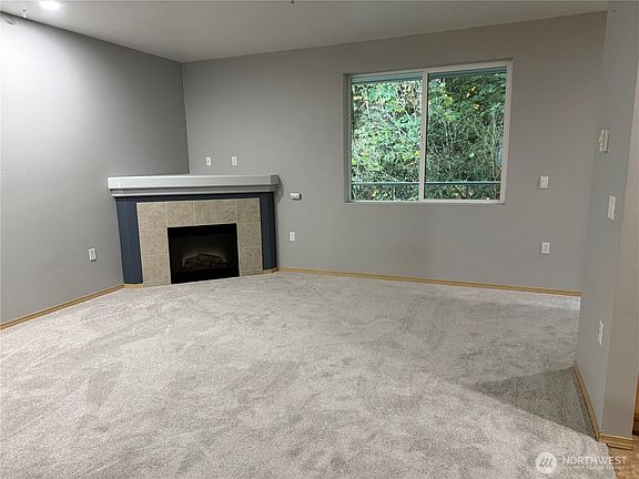 5th image of 701 Harrington Place SE #1136