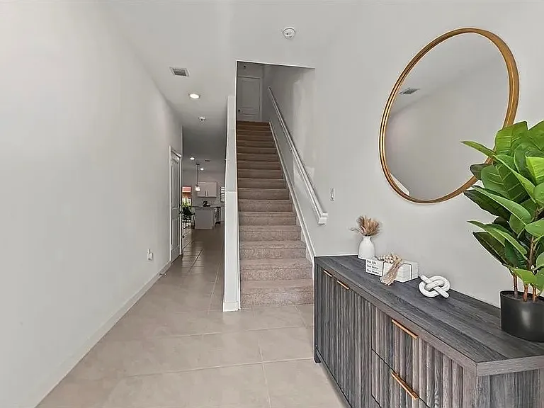 3 bed, 2.5 bath, 1646 sqft, $3,400 — Photo 2