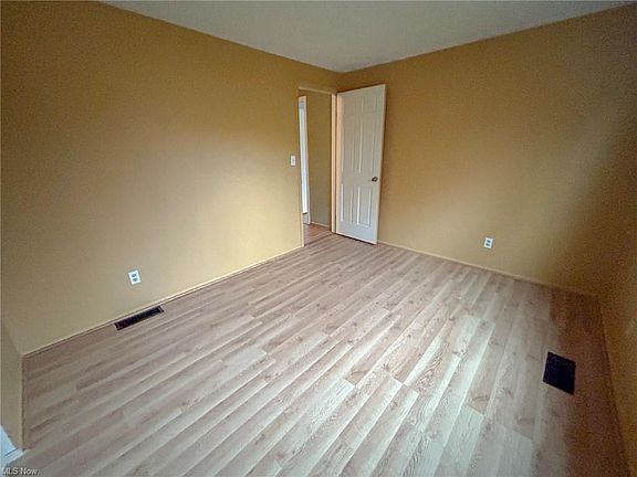 4th image of 535 Willow Dr SE #1