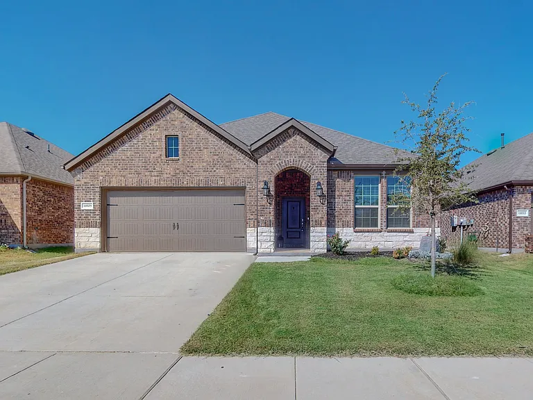 11029 Klondike Ln — Photo 1