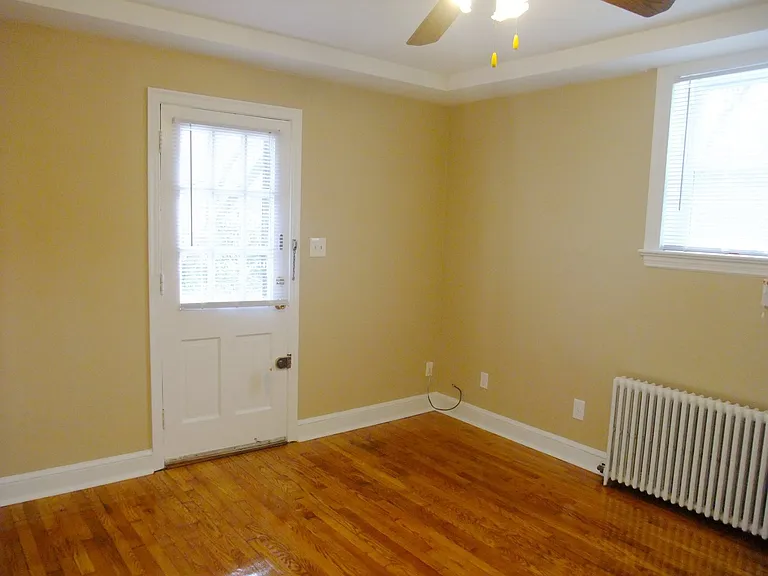 8401 Greenwood Ave — Photo 9