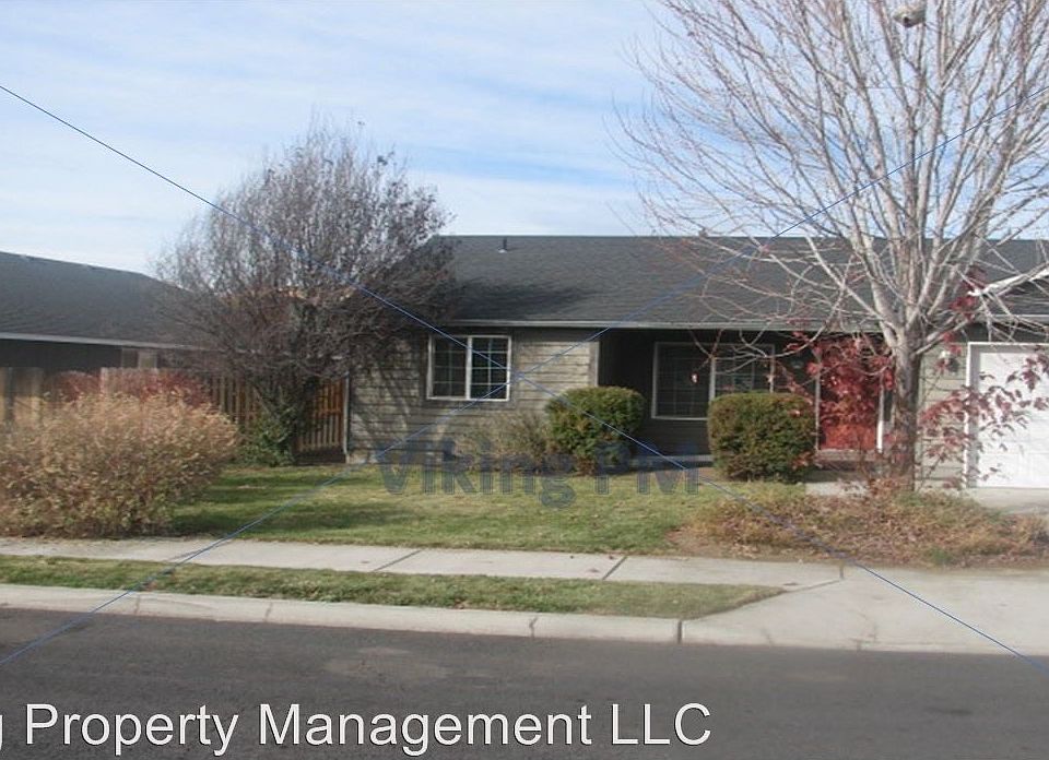 1st image of 2435 NE Jackalope Ct
