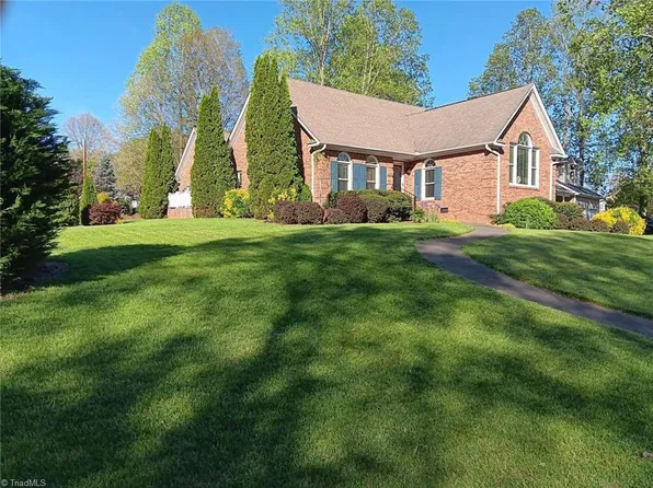 401 Summertree Ct, Winston Salem, NC 27127