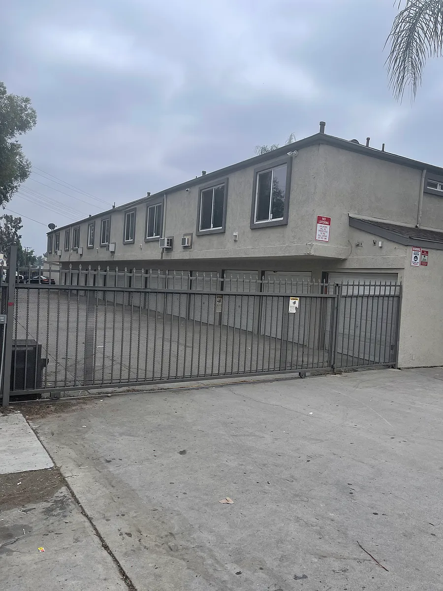 Building Photo - 2741 Park Ave #7